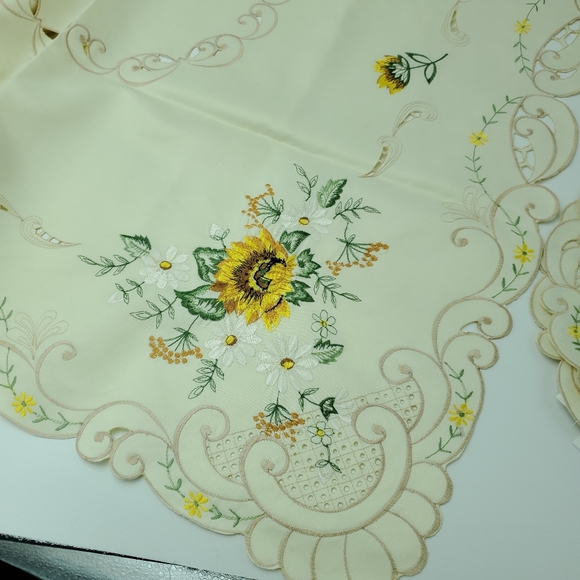 Embroidered Table Runner 8 Placemats Sunflowers - Picture 1 of 5